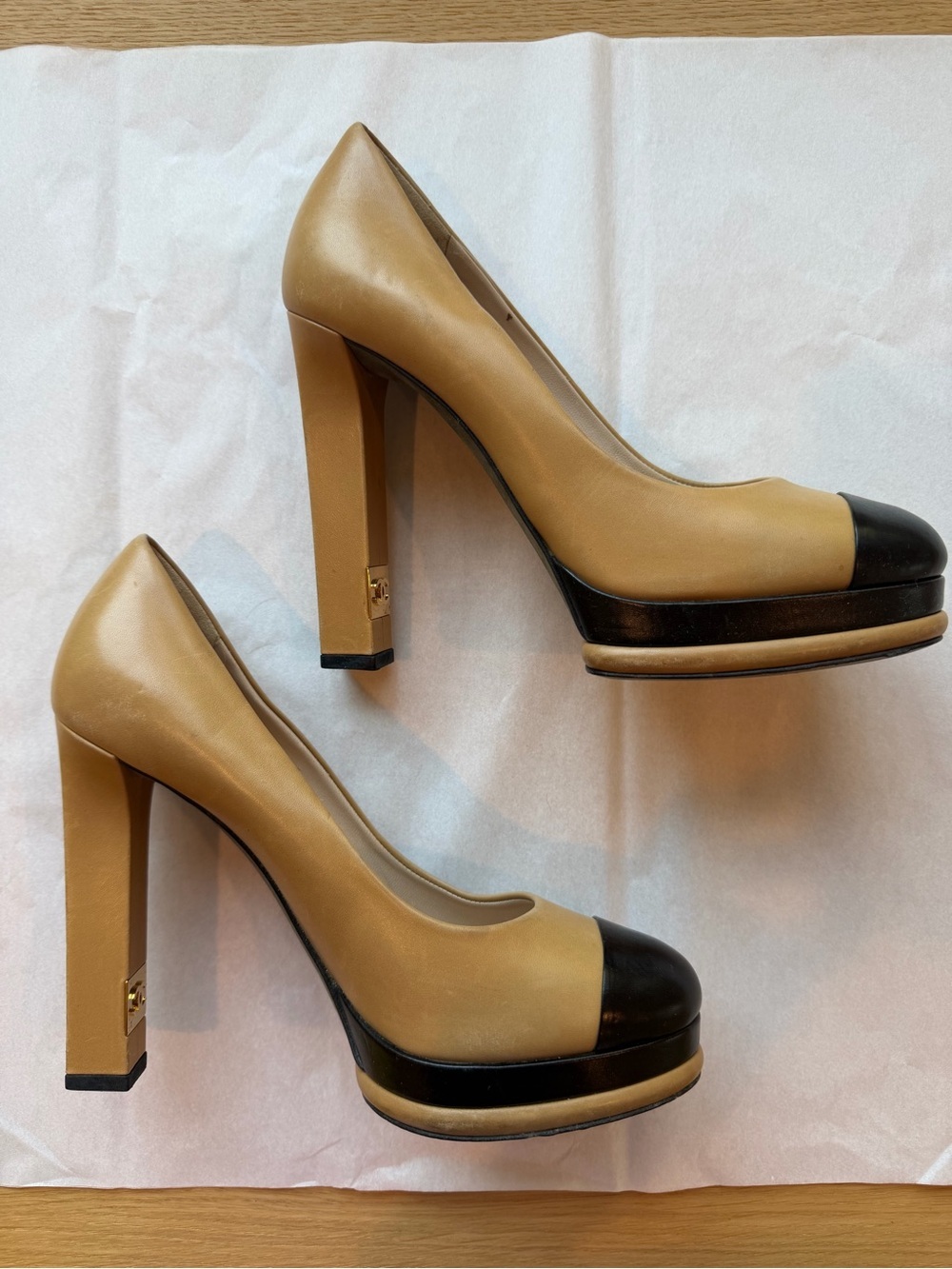 Chanel Beige Black Cap Toe Leather Platform Pumps CC Heel Size 38.5 - Picture 2 of 8